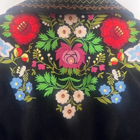 Vintage Black Floral Embroidered Jacket - Picture 3 of 7